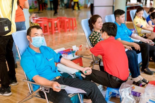 Người lao động dầu khí tham gia hiến máu tại cụm Tây Nam bộ.