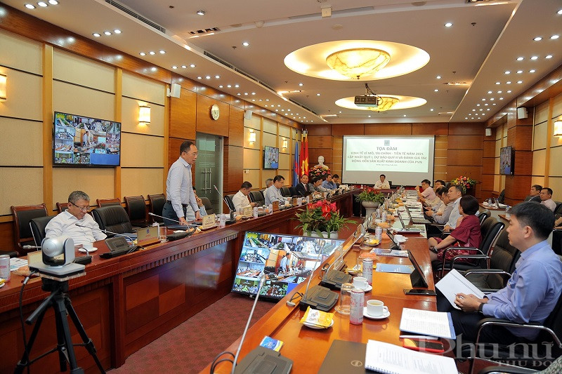 C&aacute;c đại biểu trao đổi tại buổi tọa đ&agrave;m.