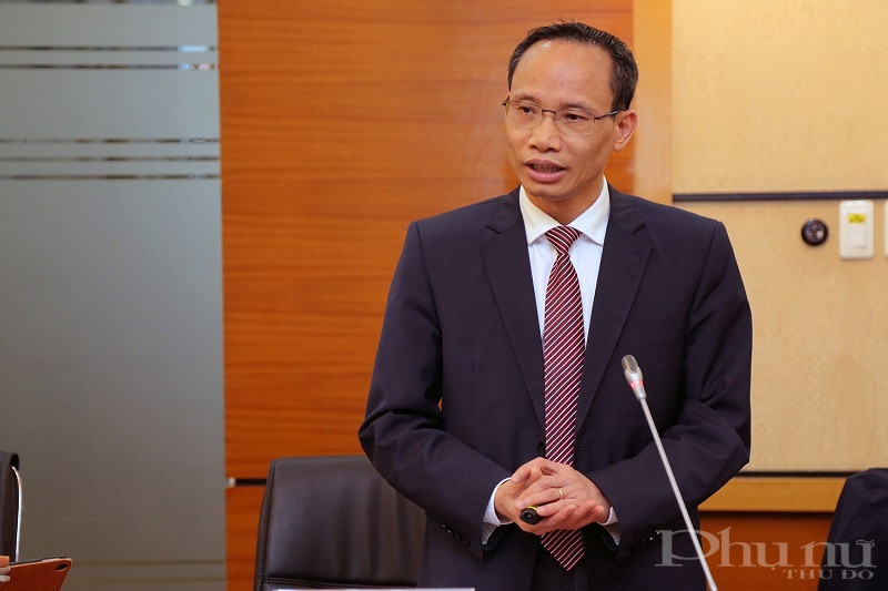 TS. Cấn Văn Lực ph&aacute;t biểu tại buổi tọa đ&agrave;m.