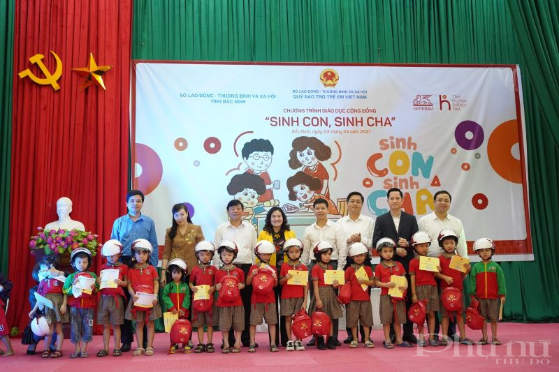 Sinh Con, Sinh Cha luôn nhận được sự quan tâm, ủng hộ của các lãnh đạo Bộ và Sở LĐ-TB&XH, Quỹ BTTEVN Trung ương và địa phương.