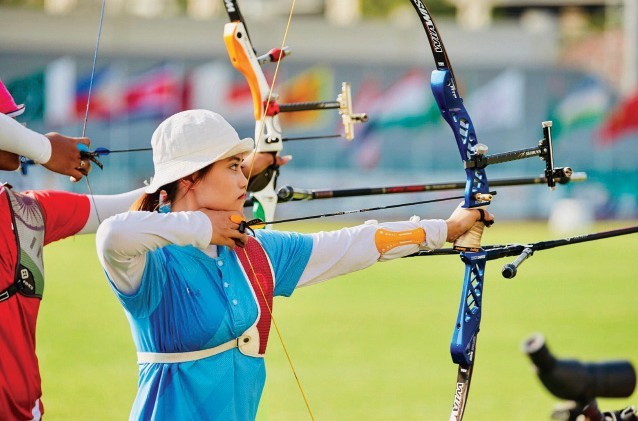 Nữ cung thủ Đỗ Thị Ánh Nguyệt trong một buổi tập luyện.