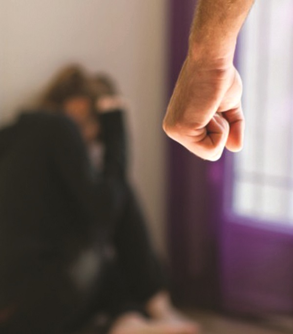 Căn hộ tầng trên và bé gái ở Kon Tum - ảnh 2