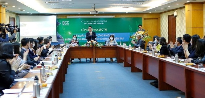 Quang cảnh lễ ph&aacute;t động