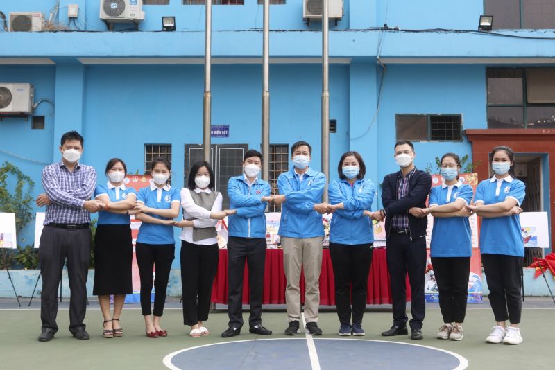 Các thành viên CLB Tuổi trẻ vì biển đảo quê hương