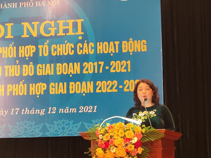 Đồng chí Nguyễn Thị Thu Thủy, Phó Chủ tịch Thường trực Hội LHPN Hà Nội phát biểu tại hội nghị