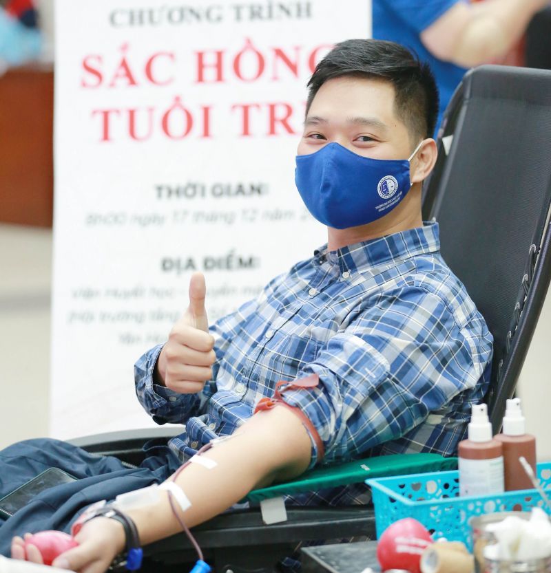 Chương trình hiến máu “Sắc hồng tuổi trẻ” thu hút hàng trăm công an và thanh niên nhiệt tình hưởng ứng - ảnh 4