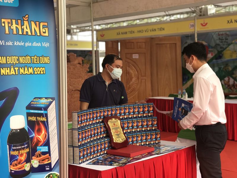 Tham gia triển lãm còn có nhiều mặt hàng phong phú