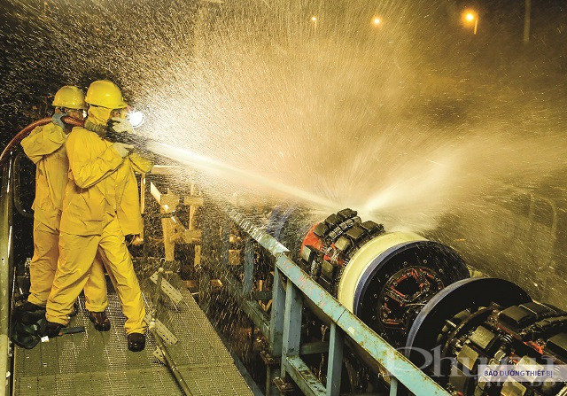 Bảo dưỡng thiết bị dầu khí.