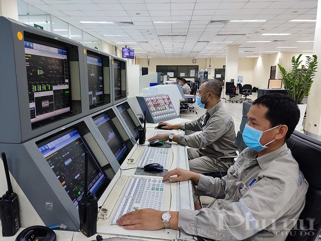Các kỹ sư, chuyên gia PVFCCo luôn cố gắng vận hành Nhà máy đạm Phú Mỹ.