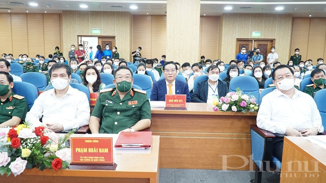 Đồng ch&iacute; Nguyễn Trọng Nghĩa - B&iacute; thư Trung ương Đảng, Trưởng Ban Tuy&ecirc;n gi&aacute;o Trung ương tham dự v&agrave; ph&aacute;t biểu chỉ đạo.