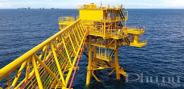 Giàn khoan BK-18A mỏ Bạch Hổ.