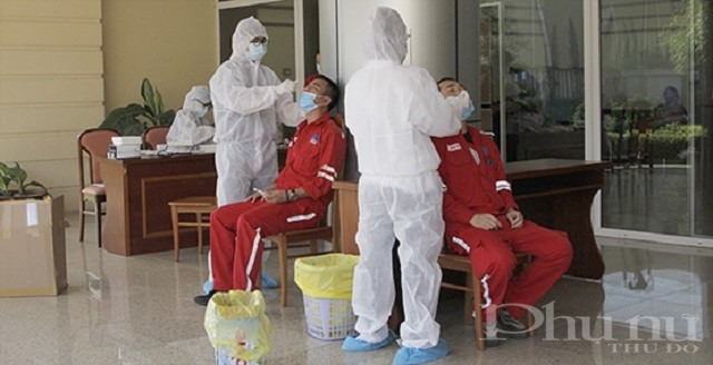 Người lao động Nh&agrave; m&aacute;y điện Nhơn Trạch 2 x&eacute;t nghiệm Covid-19.