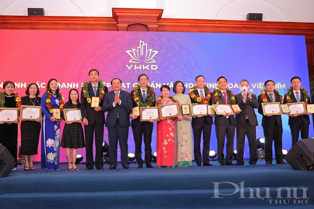 Petrovietnam được tôn vinh doanh  nghiệp đạt chuẩn văn hóa kinh doanh.