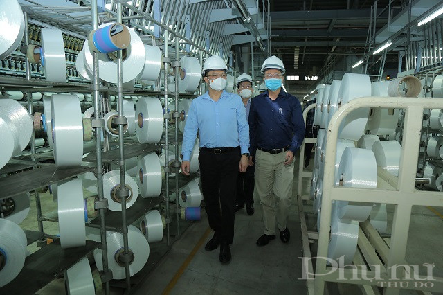 Tổng giám đốc Petrovietnam kiểm tra hoạt động sản xuất tại Nhà máy xơ sợi Đình Vũ.