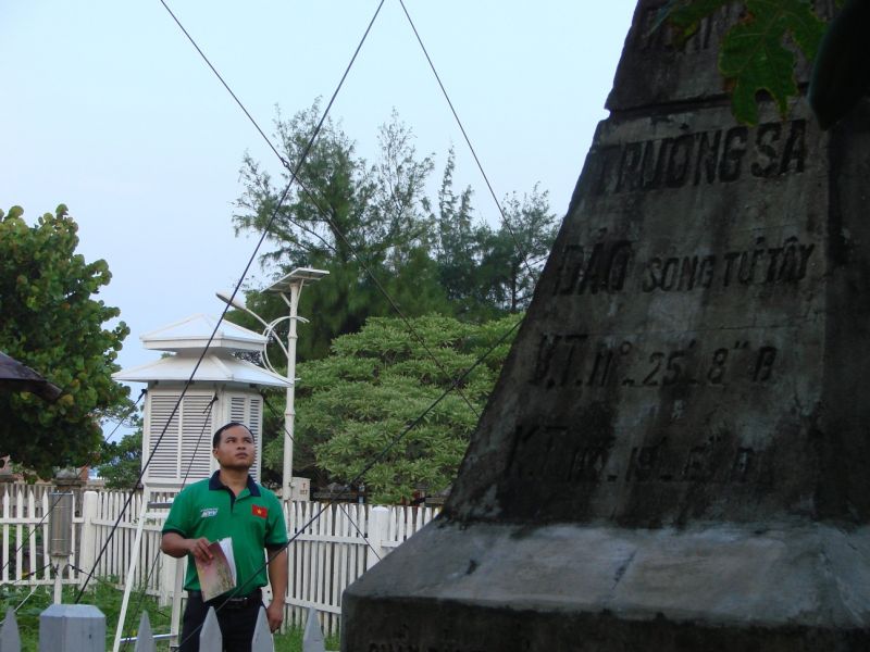 Anh Mai Phương Nam, cán bộ KTTV đang thực nhiệm vụ tại trạm khí tượng Hải văn Trường Sa Anh Mai Phương Nam, cán bộ KTTV đang thực nhiệm vụ tại trạm khí tượng Hải văn Trường Sa