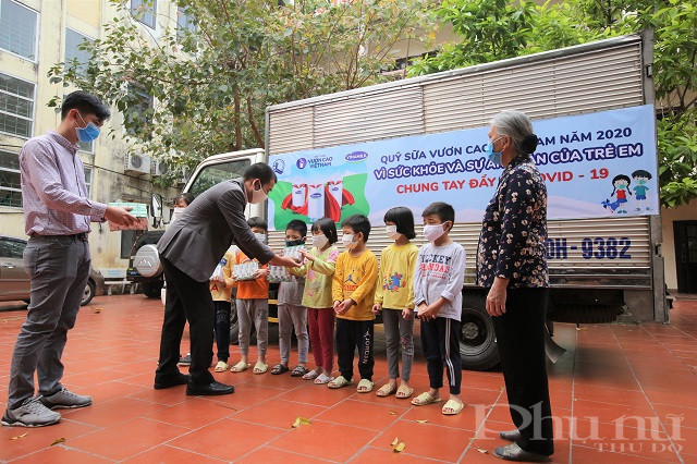 Trong 14 năm qua chương tr&igrave;nh Quỹ sữa Vươn cao Việt Nam đ&atilde; trao tặng sữa cho hơn 479 ng&agrave;n trẻ em c&oacute; ho&agrave;n cảnh kh&oacute; khăn tr&ecirc;n cả nước.