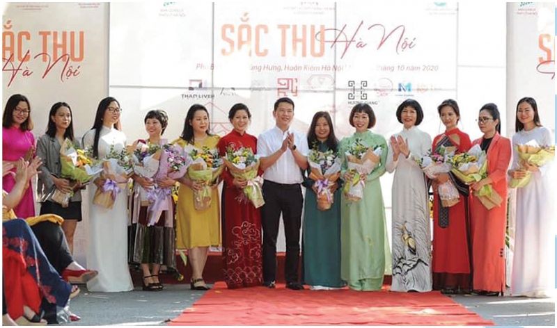 C&aacute;c đồng ch&iacute; l&atilde;nh đạo Quận, Hội LHPN quận Ho&agrave;n Kiếm tham dự sự kiệntr&igrave;nh diễn thời trang với chủ đề &ldquo;Sắc Thu H&agrave; Nội&rdquo;, th&aacute;ng 10/2020.