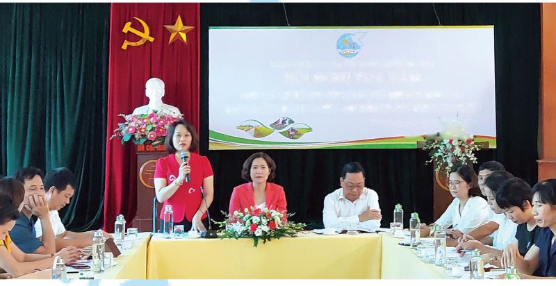 Đồng ch&iacute; Phạm Thị Thanh Hương, Ph&oacute; Chủ tịch Hội LHPN H&agrave; Nội ph&aacute;t biểutại hội nghị tọa đ&agrave;m &ldquo;Ph&aacute;t huy vai tr&ograve; của c&aacute;c cấp Hội Phụ nữ H&agrave; Nội tham giathực hiện ti&ecirc;u ch&iacute; n&ocirc;ng th&ocirc;n mới n&acirc;ng cao tr&ecirc;n địa b&agrave;n th&agrave;nh phố H&agrave; Nội&rdquo;do Hội LHPN H&agrave; Nộitổ chức năm 2020.