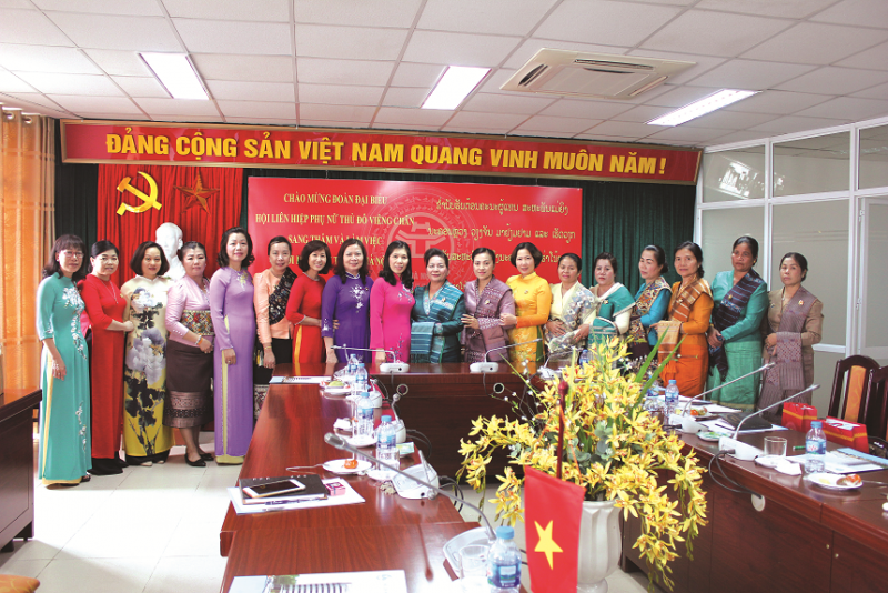 Các đồng chí lãnh đạo Hội LHPN Hà Nội đón đoàn đại biểu phụ nữThủ đô Viêng Chăn đến thăm, làm việc năm 2018. Các đồng chí lãnh đạo Hội LHPN Hà Nội đón đoàn đại biểu phụ nữThủ đô Viêng Chăn đến thăm, làm việc năm 2018.