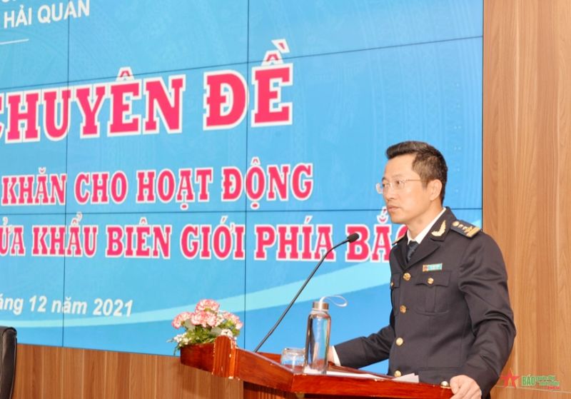 Ông Âu Anh Tuấn phát biểu tại họp báo.