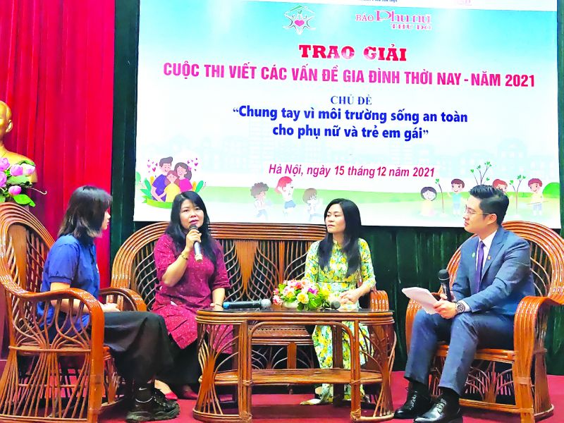 Các tác giả giao lưu, chia sẻ lý do, mong muốn của mình khi tham gia cuộc thi viết