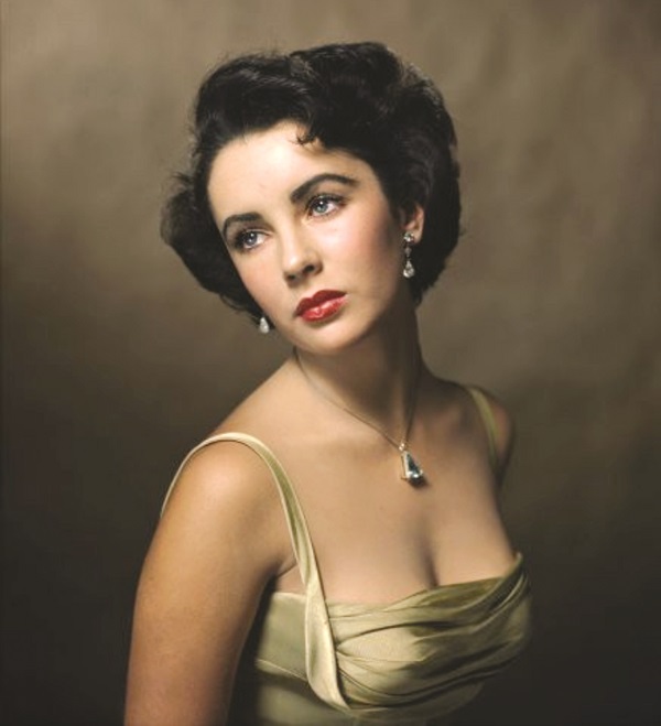 “Nữ hoàng Ai Cập – Cleopatra” đẹp lộng lẫy, được săn đón nhất nhì Hollywood