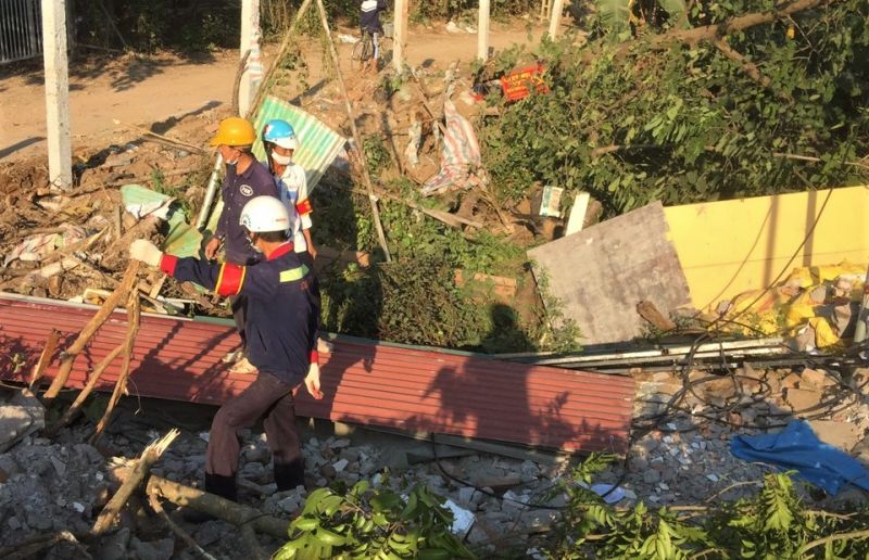 Chính quyền phường Yên Phụ cưỡng chế, tháo dỡ nhà ở và cây cối của người dân Chính quyền phường Yên Phụ cưỡng chế, tháo dỡ nhà ở và cây cối của người dân