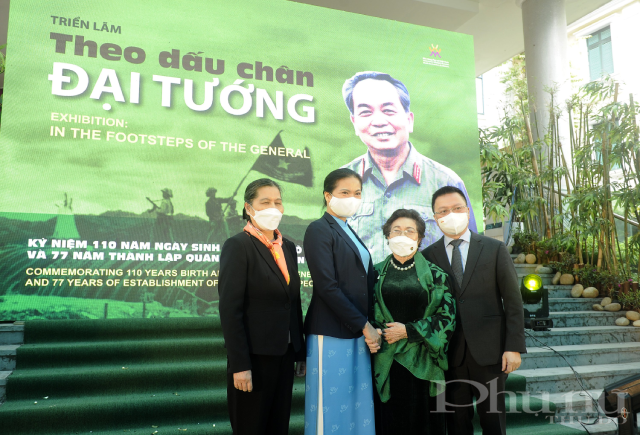 Triển lãm vinh dự chào đón sự có mặt của các đồng chí Lê Quốc Minh - Ủy viên TW Đảng, Tổng Biên tập Báo Nhân dân, Chủ tịch Hội Nhà Báo Việt Nam; Bà Hà Thị Nga - Ủy viên TW Đảng, Chủ tịch Hội Liên hiệp Phụ nữ Việt Nam.