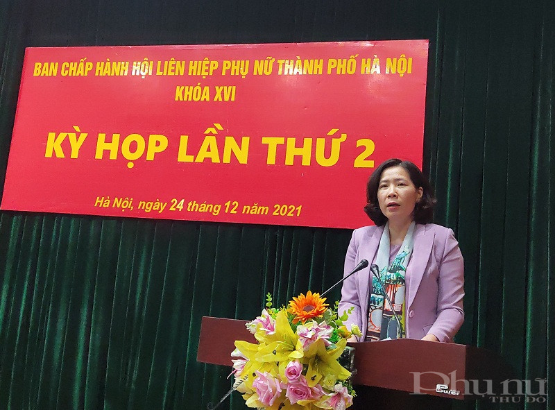 Đồng chí Lê Kim Anh, Chủ tịch Hội LHPN Hà Nội phát biểu tại hội nghị Đồng chí Lê Kim Anh, Chủ tịch Hội LHPN Hà Nội phát biểu tại hội nghị