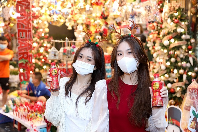 Thức uống thanh nhiệt giúp người trẻ tươi tắn bất ngờ chiếm spotlignt trong loạt hình check-in mùa Noel - ảnh 1