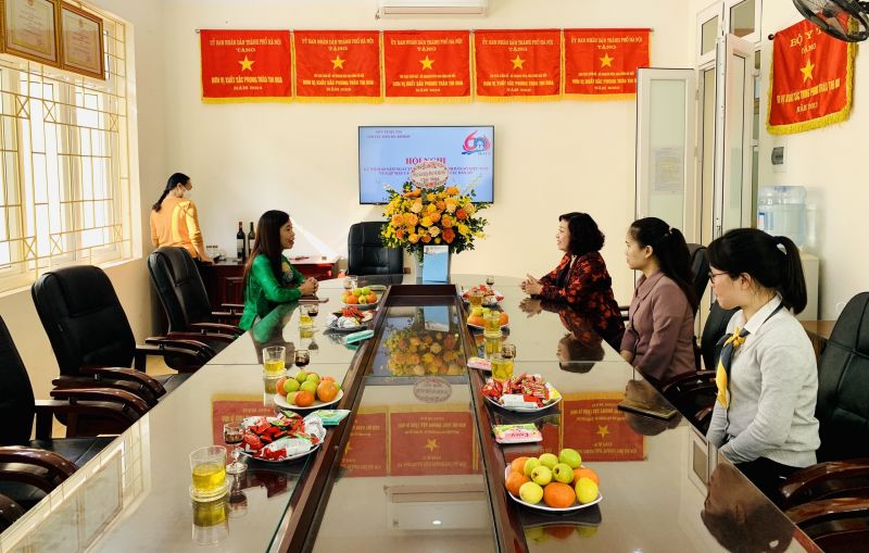 Lãnh đạo Hội LHPN TP Hà Nội thăm, chúc mừng Chi cục Dân số - KHHGĐ TP Hà Nội nhân kỷ niệm 90 năm ngày dân số Việt Nam