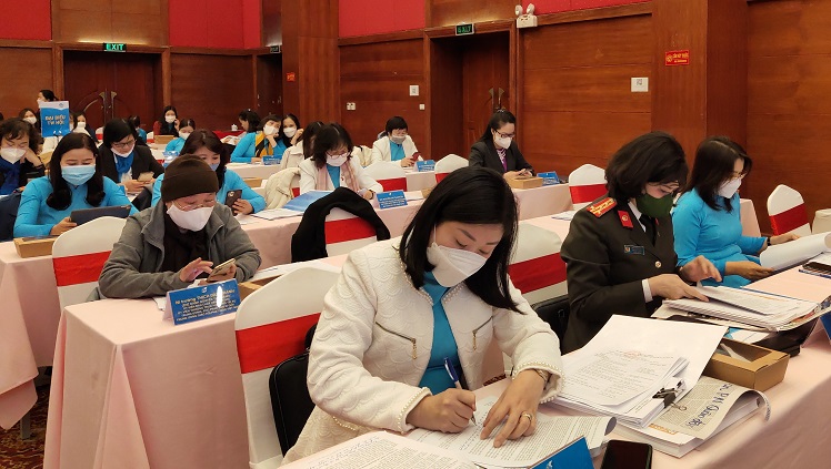 Các đại biểu tham dự hội nghị thực hiện các biện pháp quy định về phòng, chống dịch Covid -19