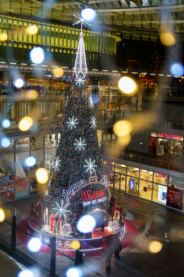 Nhiều quốc gia dù hạn chế người tham dự nhưng vẫn thực hiện trang trí Giáng sinh nhằm thỏa mãn nhu cầu về tinh thần cho người dân.