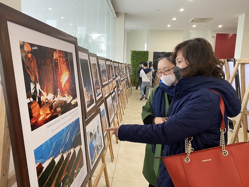 Triển lãm thu hút đông đảo quan khách chú ý, quan tâm