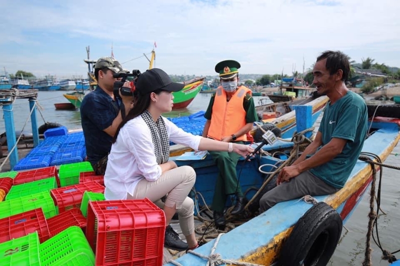 Phóng viên Đài truyền hình Hà Nội tác nghiệp tại Bình Thuận