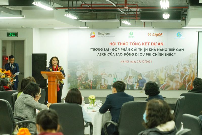 Đồng chí Nguyễn Thị Thu Thuỷ - Phó Chủ tịch Thường trực Hội LHPN Hà Nội dự và phát biểu tại hội nghị ).