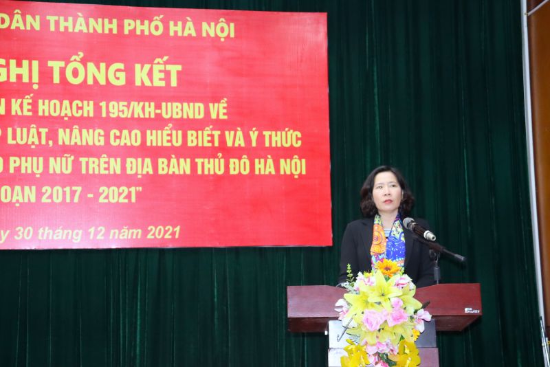 Đồng chí Lê Kim Anh, Chủ tịch Hội LHPN TP Hà Nội tiếp thu ý kiến chỉ đạo của lãnh đạo UBND TP. Đồng chí Lê Kim Anh, Chủ tịch Hội LHPN TP Hà Nội tiếp thu ý kiến chỉ đạo của lãnh đạo UBND TP.