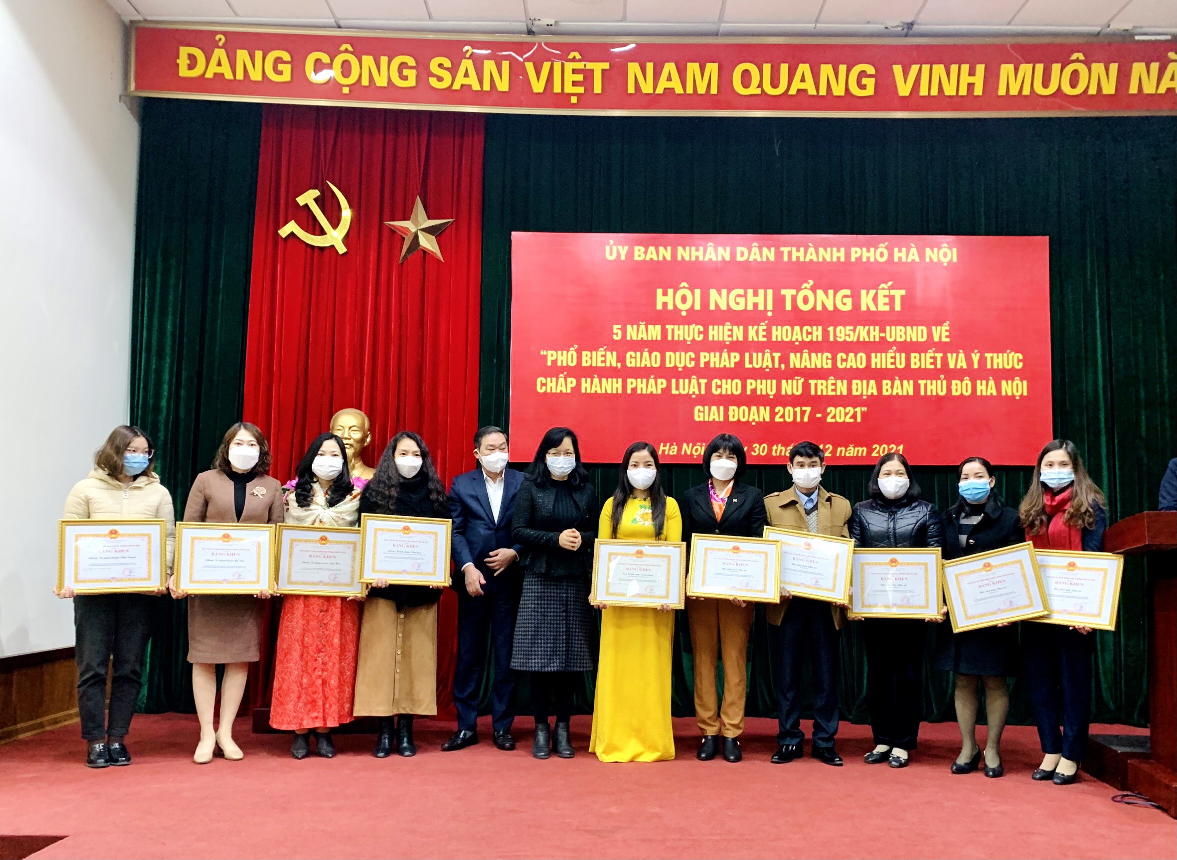 Các tập thể được khen thưởng vì có thành tích xuất sắc trong công tác phổ biến, giáo dục pháp luật cho phụ nữ giai đoạn 2017-2021 Các tập thể được khen thưởng vì có thành tích xuất sắc trong công tác phổ biến, giáo dục pháp luật cho phụ nữ giai đoạn 2017-2021