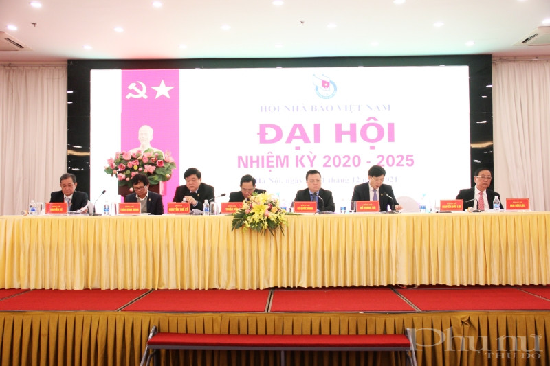 Đoàn Chủ tịch điều hành phiên trù bị Đại hội sáng 30/12.