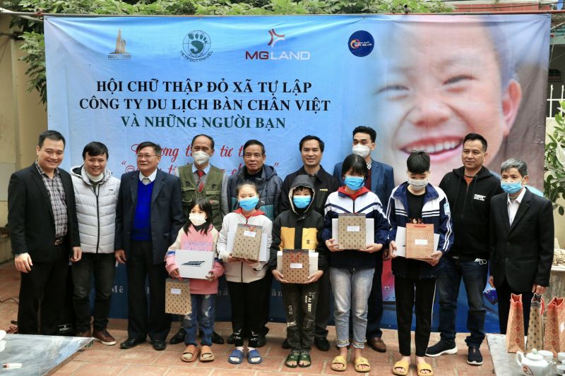 Chương trình đã góp phần lan tỏa tinh thần ham học, nối dài tri thức tới các cháu học sinh chưa có điều kiện trang bị thiết bị học tập, qua đó giúp các cháu vươn lên trong học tập để có thể thoát nghèo trong tương lai... Chương trình đã góp phần lan tỏa tinh thần ham học, nối dài tri thức tới các cháu học sinh chưa có điều kiện trang bị thiết bị học tập, qua đó giúp các cháu vươn lên trong học tập để có thể thoát nghèo trong tương lai...