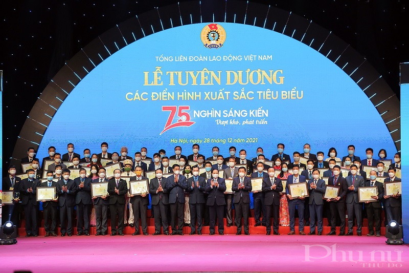 Lễ tuyên dương các điển hình xuất sác tiêu biểu “75 nghìn sáng kiến vượt khó, phát triển”.