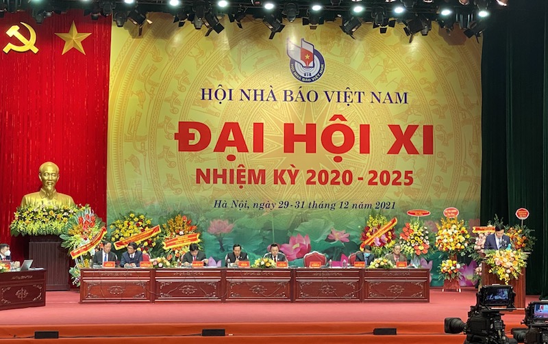 Các đại biểu thông qua các báo cáo tại Đại hội