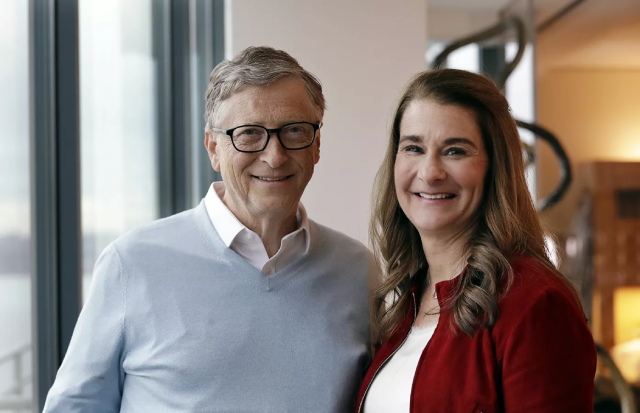 Bill và Melinda Gates chia tay sau 27 năm chung sống. Bill và Melinda Gates chia tay sau 27 năm chung sống.