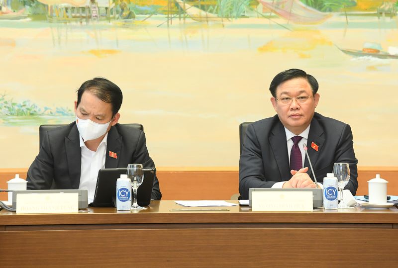 Chủ tịch Quốc hội Vương Đình Huệ phát biểu tại phiên thảo luận Tổ. Chủ tịch Quốc hội Vương Đình Huệ phát biểu tại phiên thảo luận Tổ.