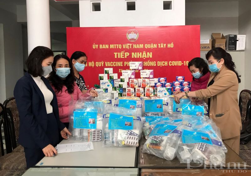 200 “Túi thuốc an sinh 0 đồng” được Hội Liên hiệp phụ nữ quận Tây Hồ chuẩn bị để trao tới các F0 điều trị tại nhà.
