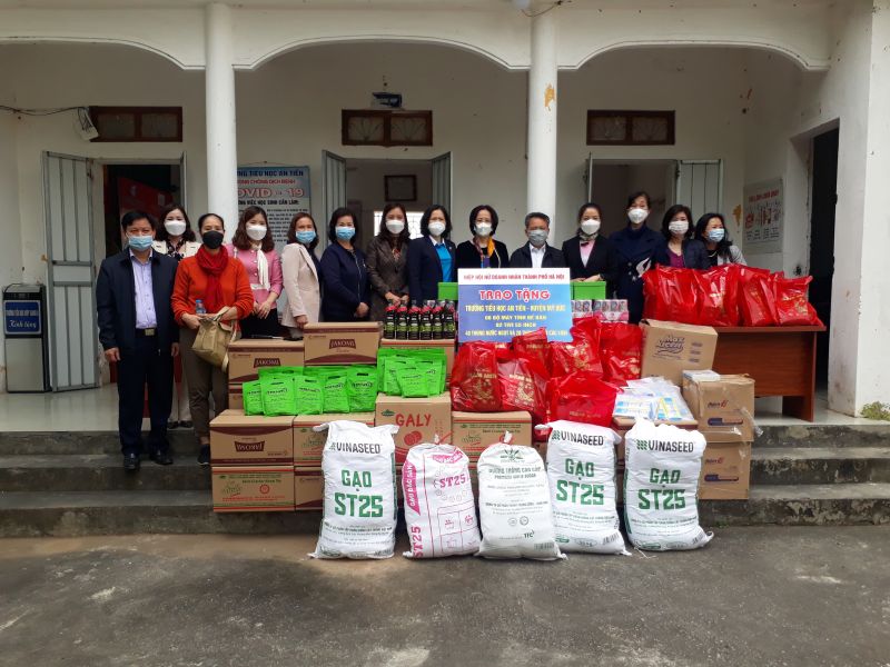 Trao yêu thương tới các học sinh có hoàn cảnh khó khăn nhân dịp Tết đến Xuân về - ảnh 5
