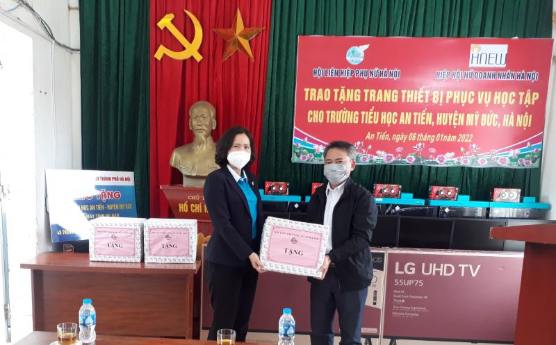 Trường tiểu học An Tiến đón nhận những món quà ý nghĩa của Hội LHPN