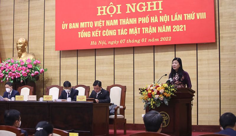 Chủ tịch Ủy ban MTTQ Việt Nam TP Hà Nội Nguyễn Lan Hương phát biểu tại hội nghị
