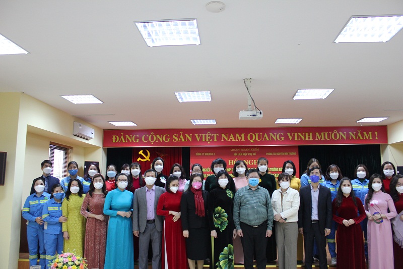 Các đại biểu chụp ảnh lưu niệm sau hội nghị