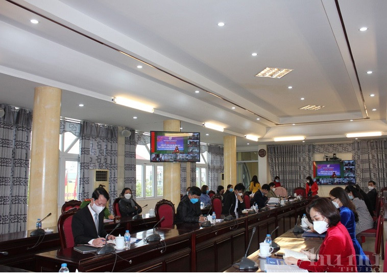 Để đảmt bảo c&ocirc;ng t&aacute;c ph&ograve;ng chống dịch Covid - 19, Hội nghị được Hội LHPN huyện tổ chức bằng h&igrave;nh thức trực tiếp v&agrave; trực tuyến tại c&aacute;c điểm cầu